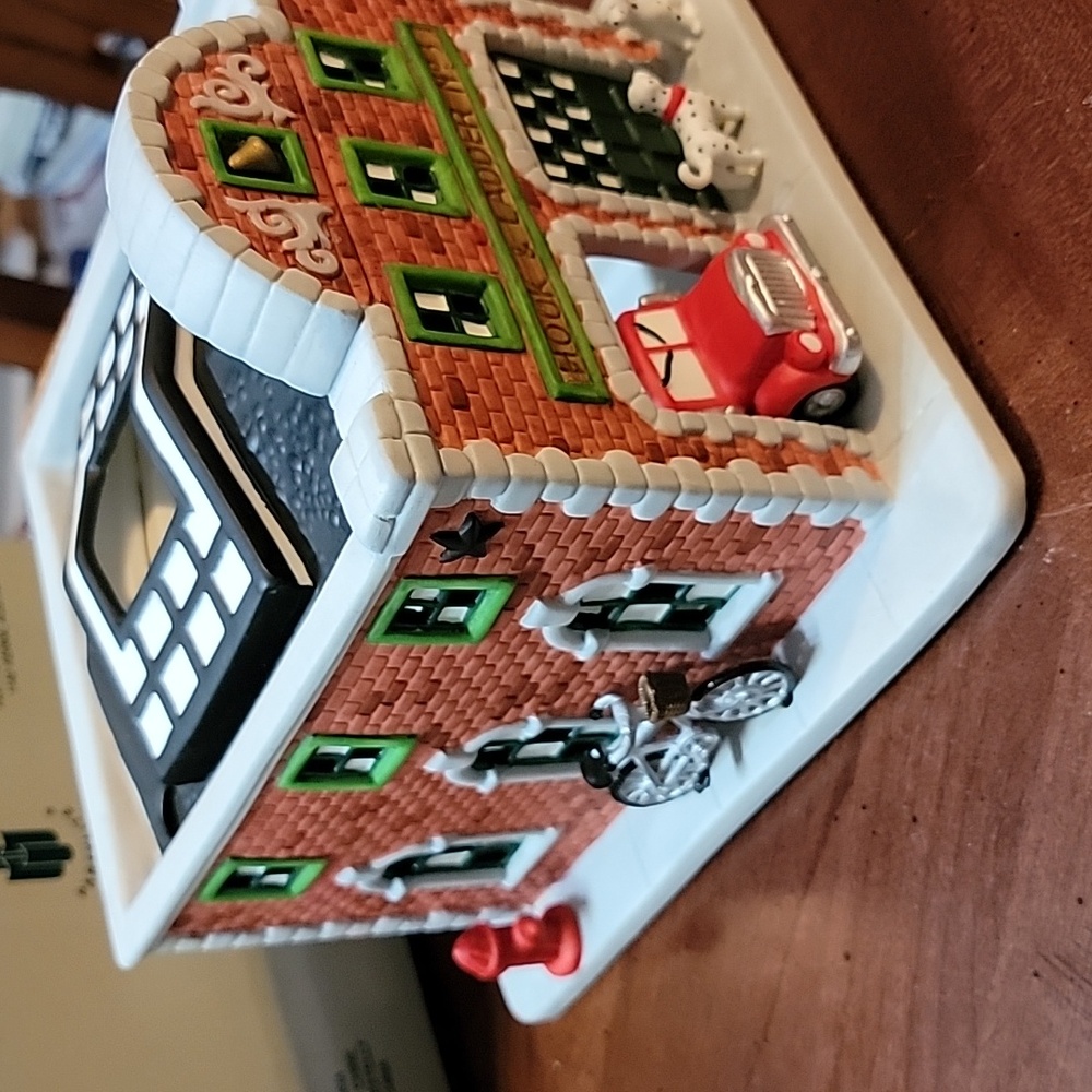 Partylite Fire Station - Picture 3 of 6